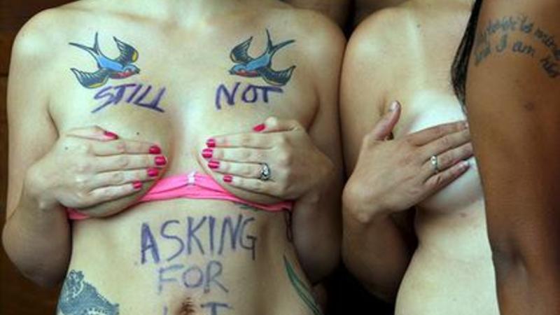 Qadın sinəsi... - Britaniya televiziyasında İLK