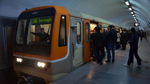 Metroda axşam pik saatda qatarlar niyə depoya gedir? - RƏSMİ CAVAB