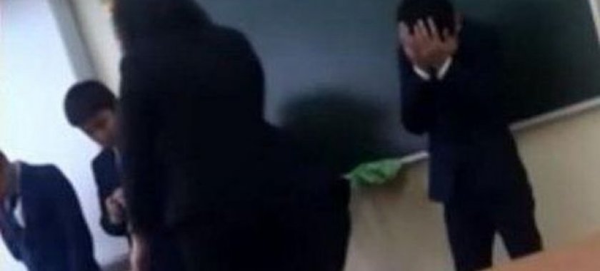Daha bir müəllim şagirdi döyməkdə ittiham olunur