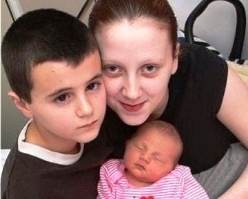 13 yaşında ata oldu: Bu da körpəsi - FOTOLAR