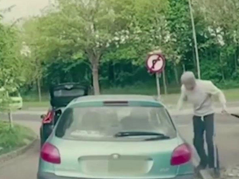 Sürücülərin küçə davası: sataşdıqları adam MMA döyüşçüsü çıxdı - VİDEO