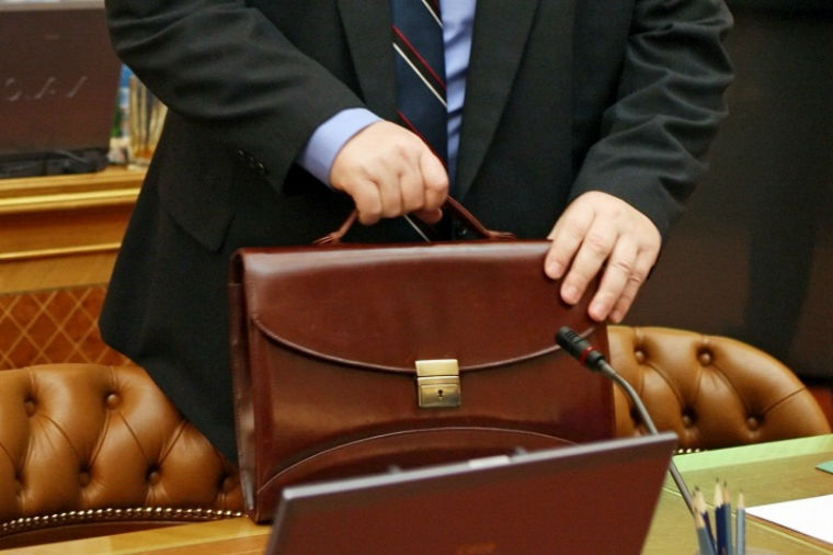 İmtahandan kəsildi, lakin yenə direktor oldu — Cəlilabadda kuryoz təyinat