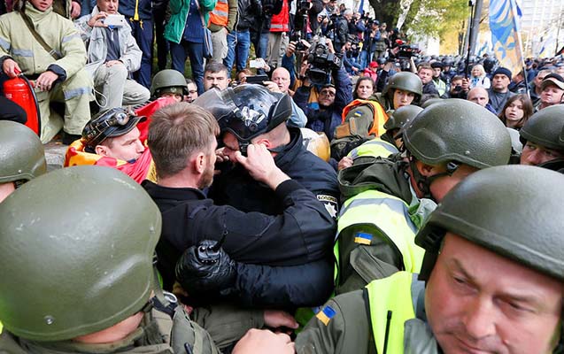 Kiyevdə etirazçılarla polis arasında növbəti qarşıdurma olub