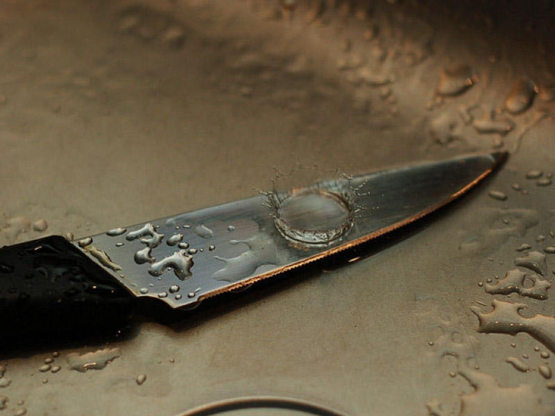 Oğlan gecəni birlikdə keçirdiyi sevgilisini bıçaqla hissələrə ayırdı - FOTO