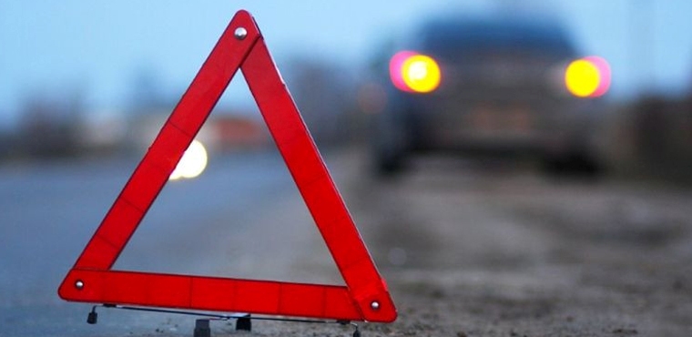 Bakıda səfirliyin avtomobili qəzaya düşdü