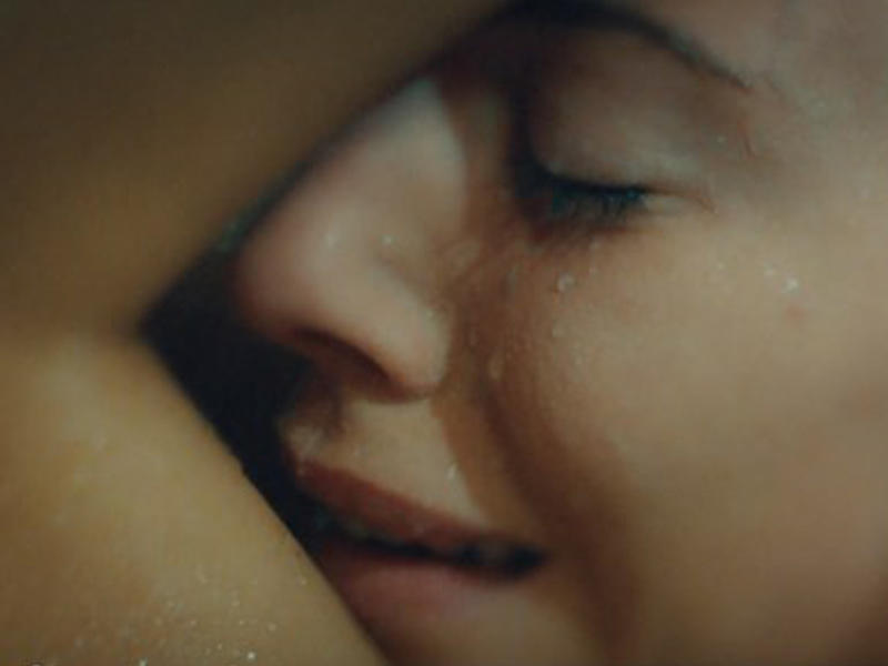 Kənanın xanımı çılpaq səhnələrə çəkildi - FOTO