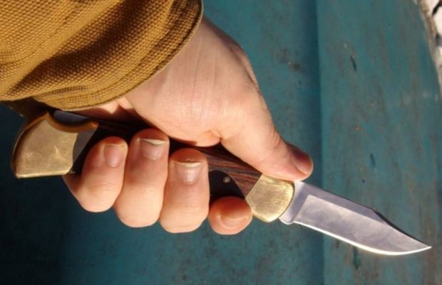 Şəmkirdə bacısını oğlanla görən gənc qətl törətdi