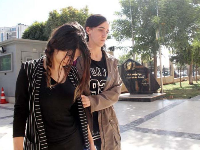 Elçilərinin qarşısına hicablı çıxmışdı - həqiqət üzə çıxanda DƏHŞƏTƏ GƏLDİLƏR - FOTO