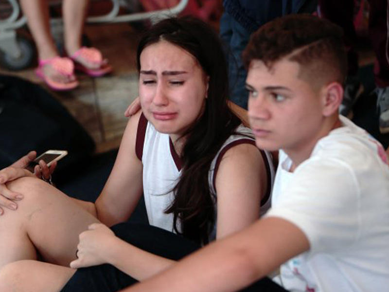 Məktəbli hirsləndi, sinif yoldaşlarını güllələdi - VİDEO