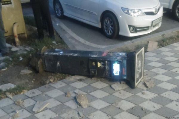 Bakıda parkomatı sındırdılar – FOTO