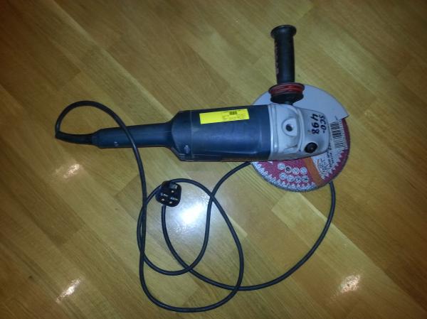 Mingəçevirdə usta laqonda ilə boğaz nahiyəsinə xəsarət yetirib