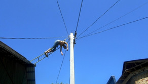 Bakıda fəhləni yüksək gərginlikli elektrik cərəyanı vuraraq yandırıb