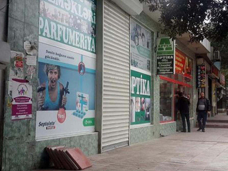 Bakının mərkəzində yeniyetmələrə narkotik satılırmış? - VİDEO - FOTO