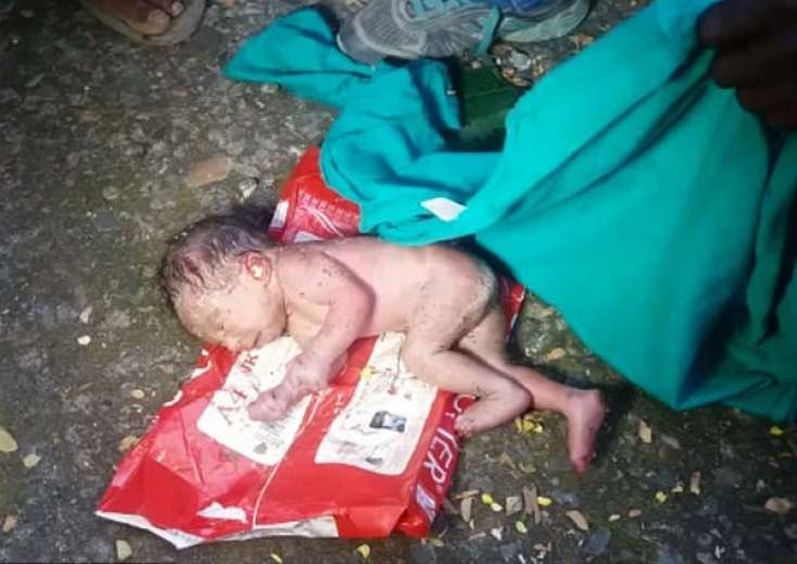 DƏHŞƏT: Körpəni qız olduğu üçün zibil qabına atdılar - FOTOLAR