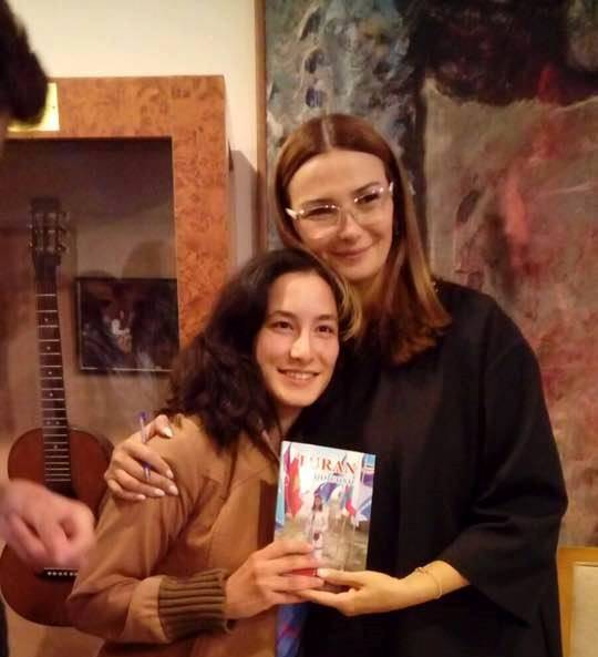 Qənirə Paşayeva sevənlərinə kitablar hədiyyə etdi-Video-Fotolar