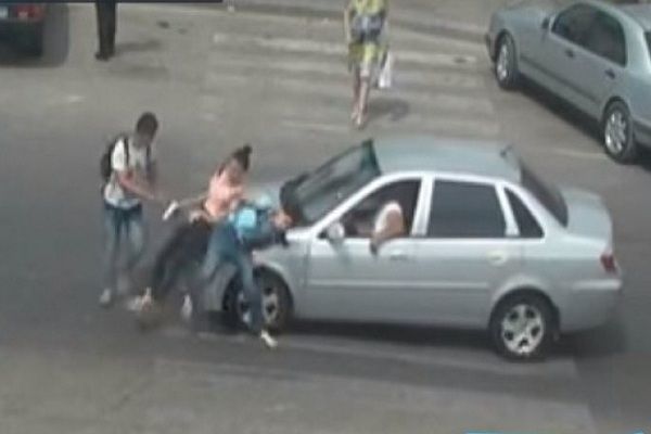 Bakıda piyadaların vurulma anı – VİDEO