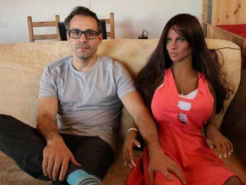 Seks-robotla evlənəcək, ondan övlad... - VİDEO