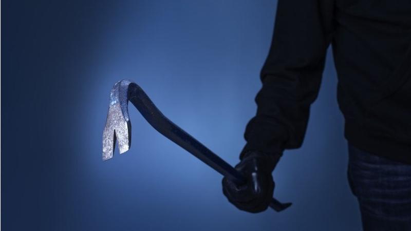 Cəlilabadda qudalar arasında QANLI DAVA - Oğlan atası tövlədə gizləndi