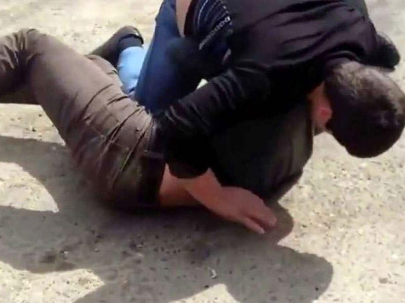 Bərdə sakini qardaşını öldürən həmkəndlisinin başını kəsmək istədi