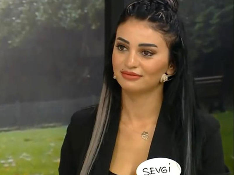 İntim görüntüləri yayıldı, başqası ilə nişanlandı, tanımadığı kişiylə evləndi, yenə ər axtarır - VİDEO