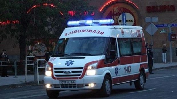 Yerevanda təcili tibbi yardım xidmətinin həkiminə hücum