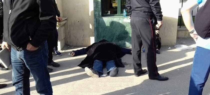 Tibb Universitetinin qarşısında meyit tapıldı - FOTOLAR