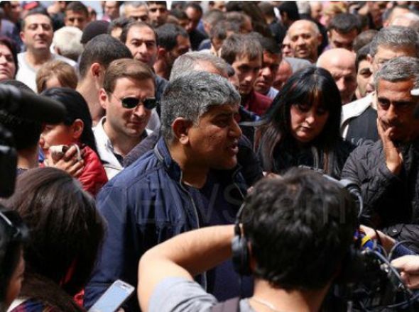 Ermənistan parlamentinin qarşısında aksiya keçirildi