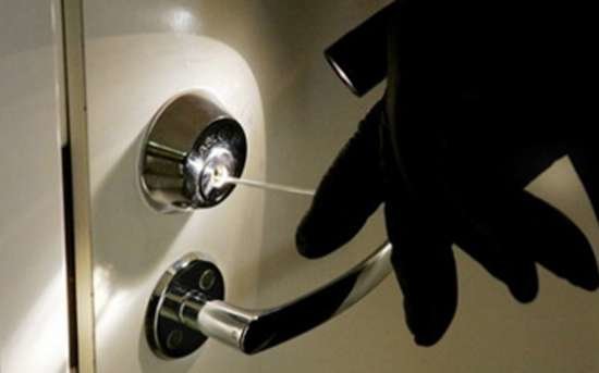 Azərbaycanda bank rəhbərinin evi talan edildi - Oğrular bacısı oğlanlarıdır