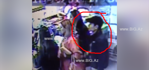 Bu oğlanı polislər axtarır: Kafedə müştərinin pulqabını oğurladı, kameralara yaxalandı - VİDEO