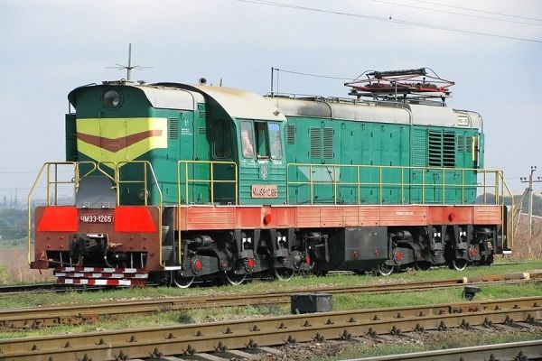 Keşlədə teplovoz naməlum kişinin üstündən keçdi