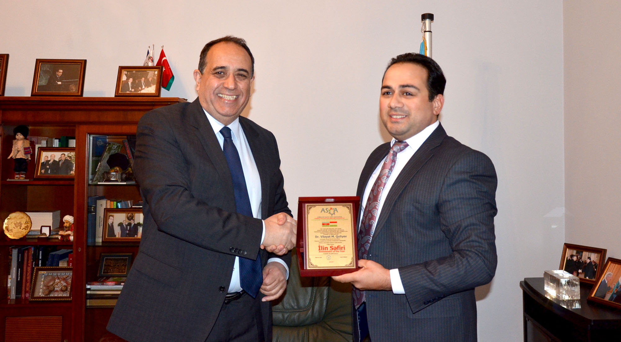 Azərbaycan-Slavyan Gəncləri Assosiasiyası Vilayət Quliyevi təltif etdi – MACARISTANDA+FOTOLAR