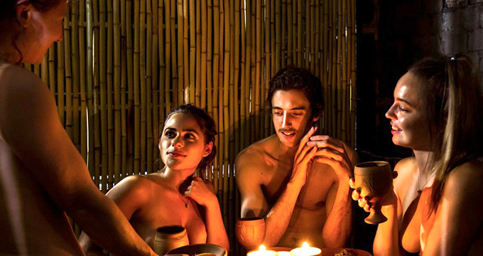 Fransada nudistlər üçün restoran açıldı - Video/18+