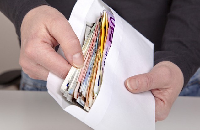 Oğul anasının 36 min manatını oğurlayıb qaçdı