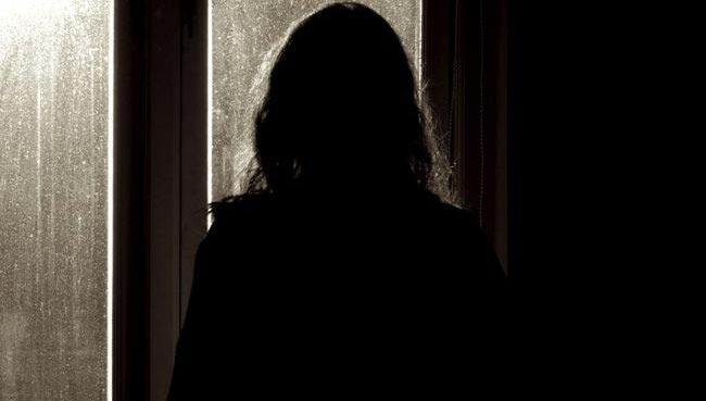 Türkiyədə şok-Gecə qara paltarlı kişi qızların otaqlarına girərək..