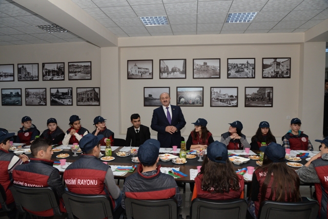 “Ölkəmizi tanıyaq” tur-aksiyası çərçivəsində cənub bölgəsindən səfərdən qayıdan Nəsimi məktəbliləri  təəssüratlarını bölüşdülər