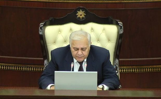 Oqtay Əsədov deputatlara irad tutdu