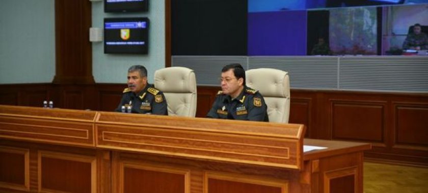 Müdafiə naziri müşavirə keçirdi