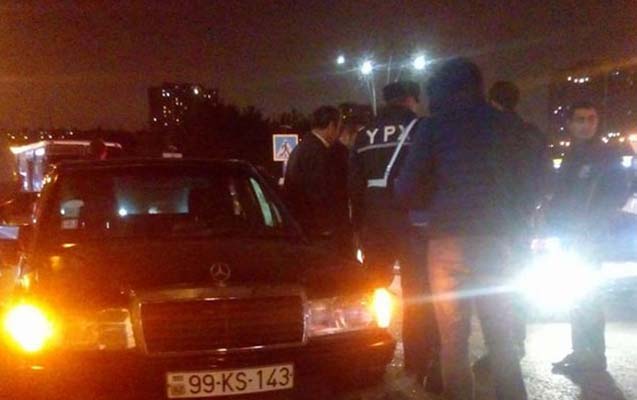 Bakıda sürücülər dalaşdı, avtobusun şüşəsi sındırıldı - Fotolar