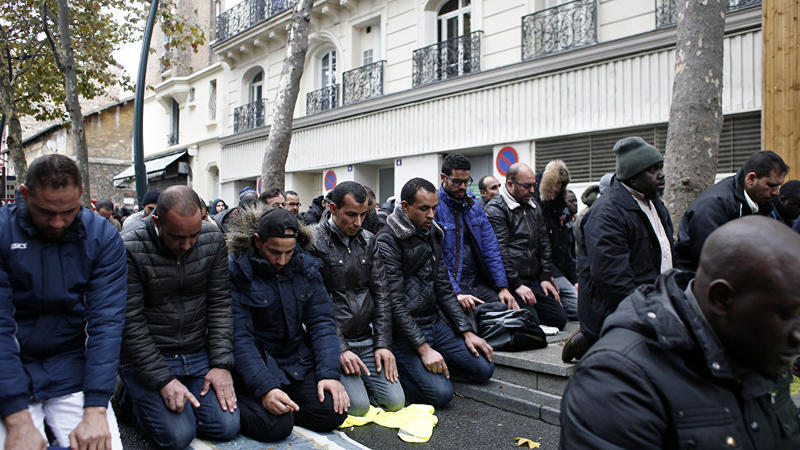 Bu ölkə namazı qadağan etdi