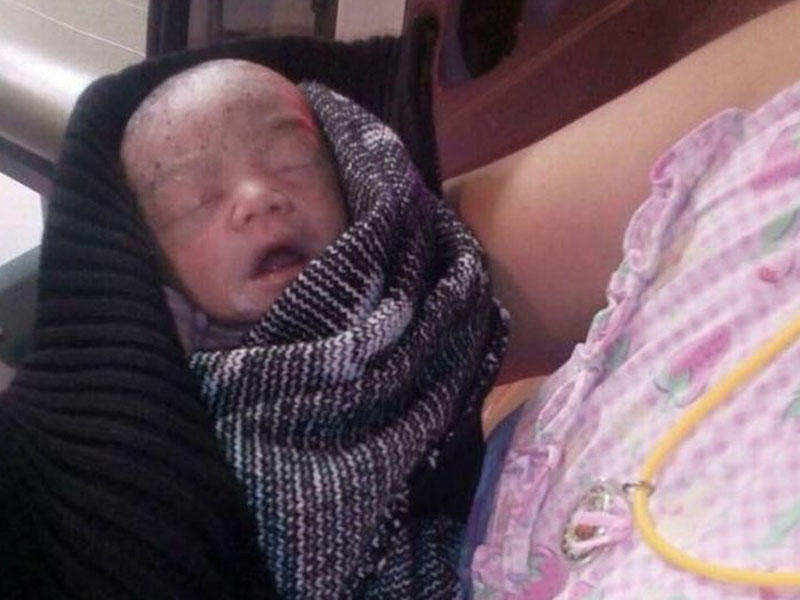 Zibilliyə atılmış körpə tapıldı - 