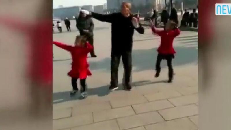 83 yaşlı babanın nəvələriylə MÖHTƏŞƏM RƏQSİ - VİDEO