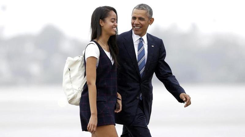 Obamanın qızı küçənin ortasında … - FOTOLAR