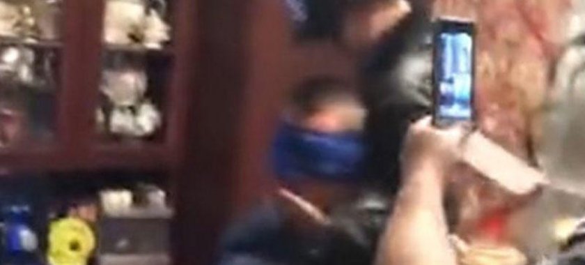 Qadın 4 yaşlı uşağın qarşısında erotik rəqs etdi - VİDEO - FOTO