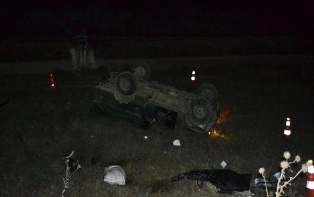 Türkiyədə hərbi avtomobil qəzaya düşdü - Ölən və yaralananlar var