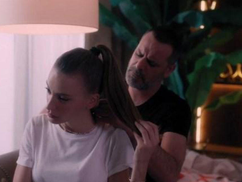 Erotik kadrları ilə reytinq qıran serialın aktrisasından CƏSARƏTLİ SƏHNƏLƏR - VİDEO