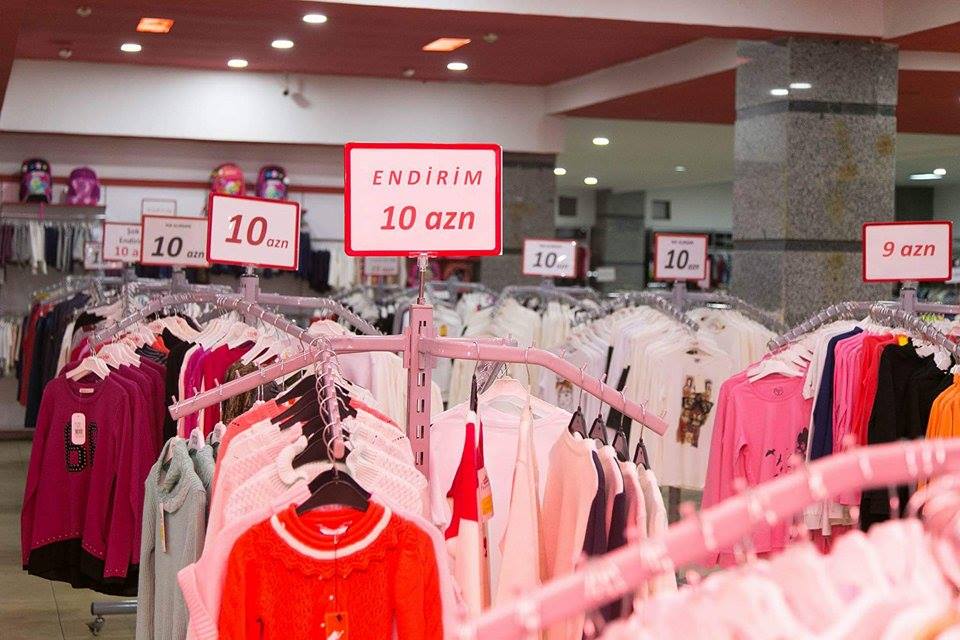 Bakıda məşhur brendlərin uşaq geyimləri  şok qiymətlərə- FOTOLAR