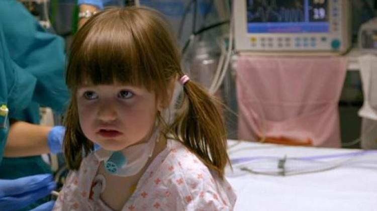 Bu qızcığaz yatsa, öləcək – Video