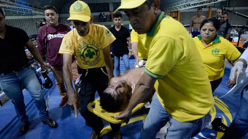 Boksçu döyüş zamanı aldığı zərbədən öldü - VİDEO