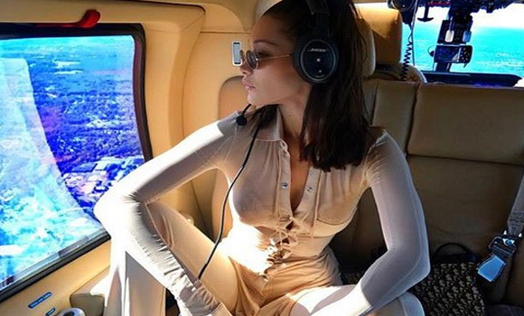 Ağ bikinili fotosunu paylaşdı, 1 milyon bəyəni gəldi — FOTO