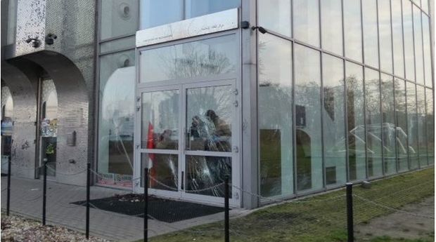 Varşavada Müsəlman Mədəniyyəti Mərkəzi daşa basılıb